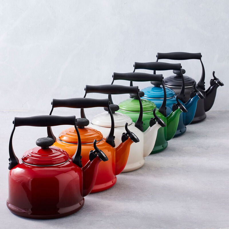 Le Creuset Traditional Kettle 2.1L image number 1